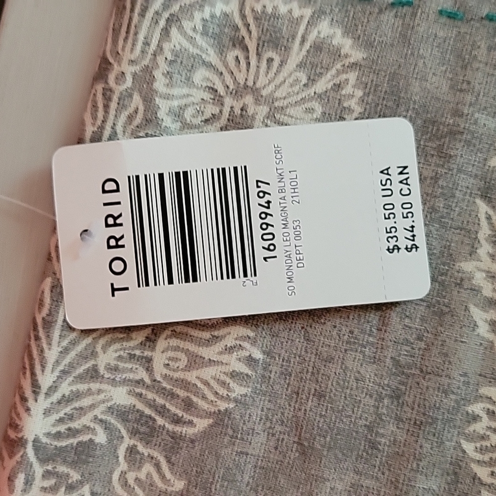 NWT | Leopard Magenta Blanket Scarf - Picture 5 of 7